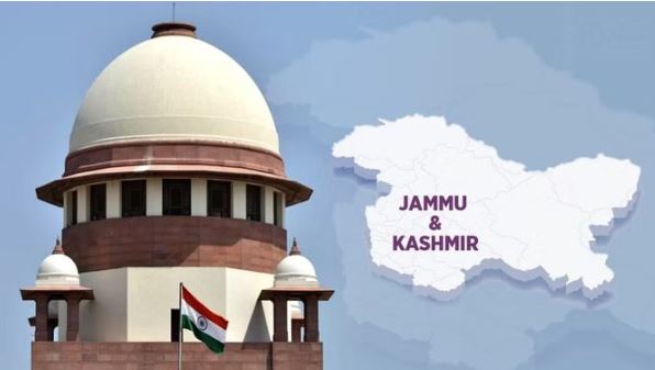 'सुप्रीम कोर्ट ने जम्मू-कश्मीर में बार काउंसिल के लिए कश्मीर एडवोकेट्स एसोसिएशन की याचिका पर नोटिस जारी किया | '